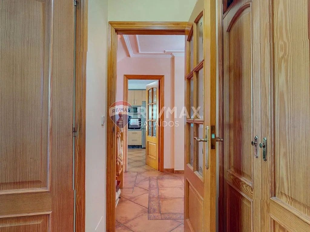 5 bedroom Villa for sale in Gondomar with pool garage - € 485,000 (Ref: 9726885)