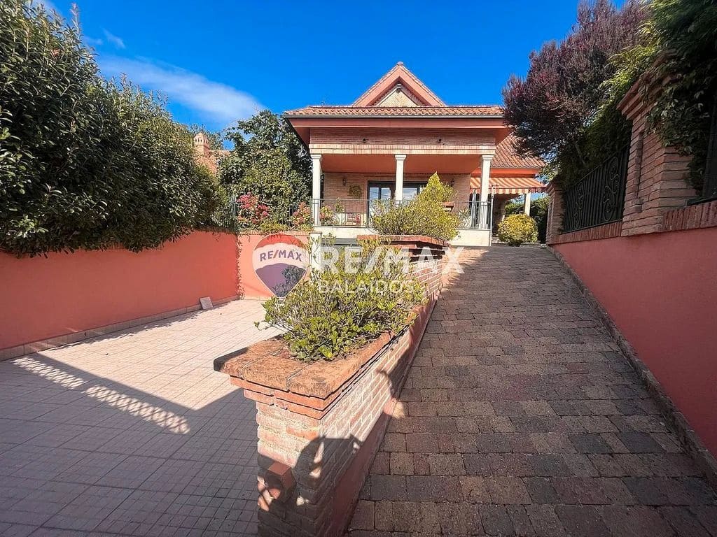 5 bedroom Villa for sale in Gondomar with pool garage - € 485,000 (Ref: 9726885)