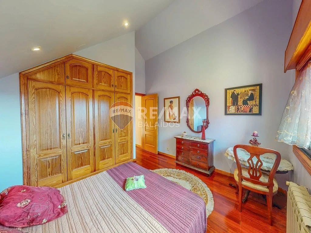 5 bedroom Villa for sale in Gondomar with pool garage - € 485,000 (Ref: 9726885)