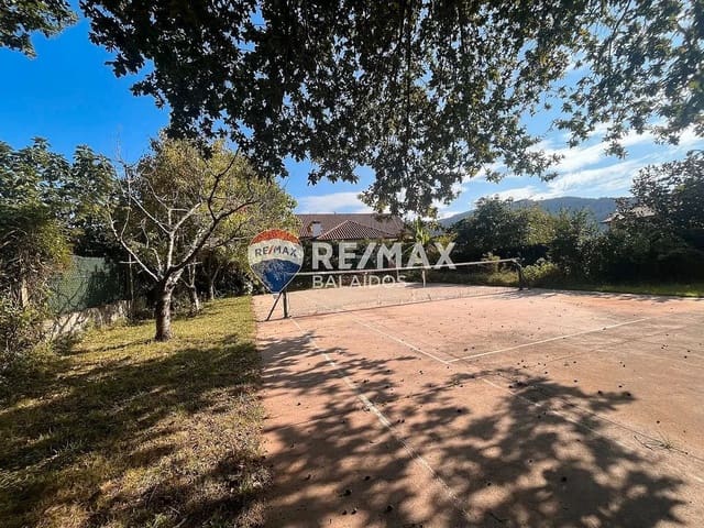 5 soveværelse Villa til salg i Gondomar med swimmingpool garage - € 485.000 (Ref: 9726885)