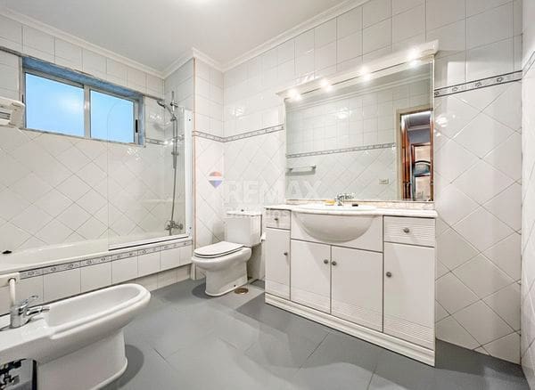 4 bedroom Flat for sale in Vigo with garage - € 449,500 (Ref: 9726925)