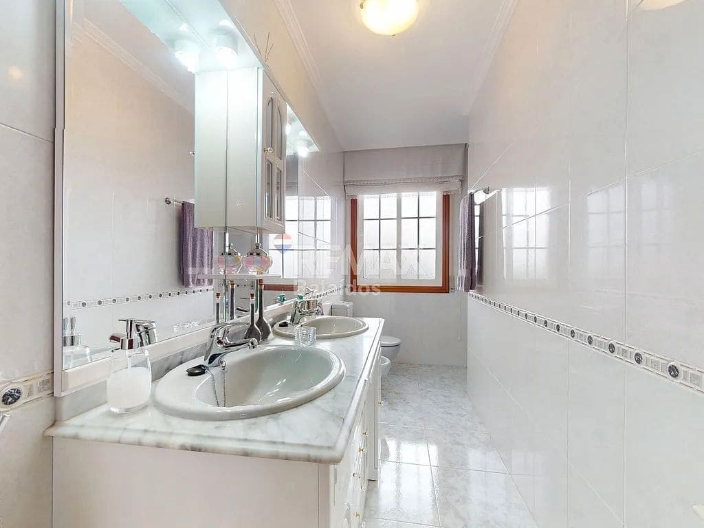 5 bedroom Villa for sale in Ponteareas with garage - € 425,000 (Ref: 9726929)