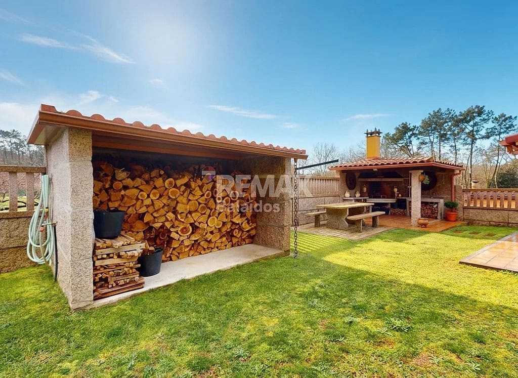 5 bedroom Villa for sale in Ponteareas with garage - € 425,000 (Ref: 9726929)