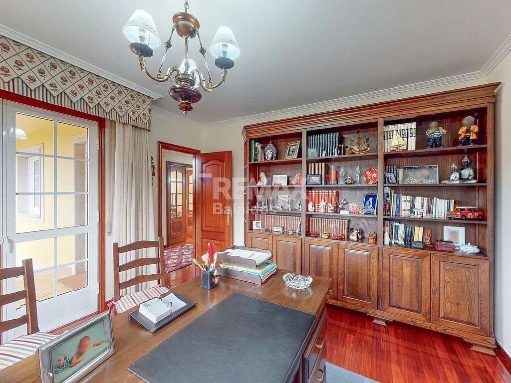 5 bedroom Villa for sale in Ponteareas with garage - € 425,000 (Ref: 9726929)