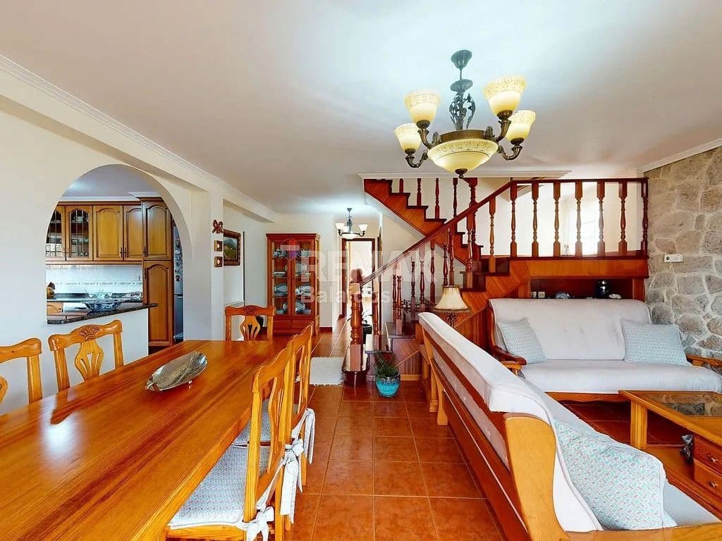 5 bedroom Villa for sale in Ponteareas with garage - € 425,000 (Ref: 9726929)