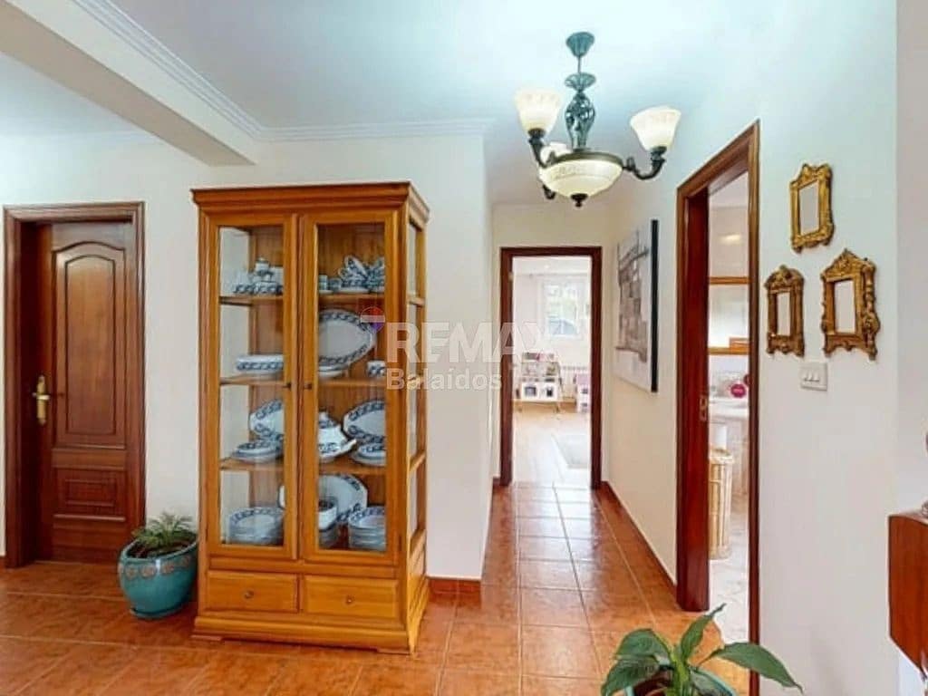 5 bedroom Villa for sale in Ponteareas with garage - € 425,000 (Ref: 9726929)