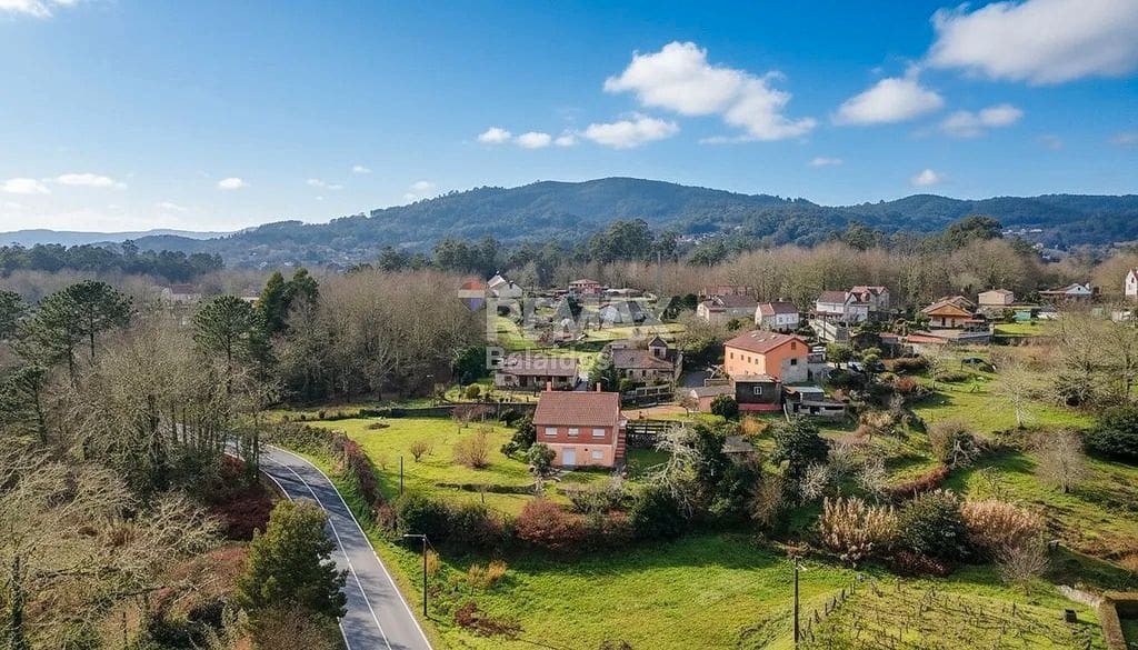 5 bedroom Villa for sale in Ponteareas with garage - € 425,000 (Ref: 9726929)