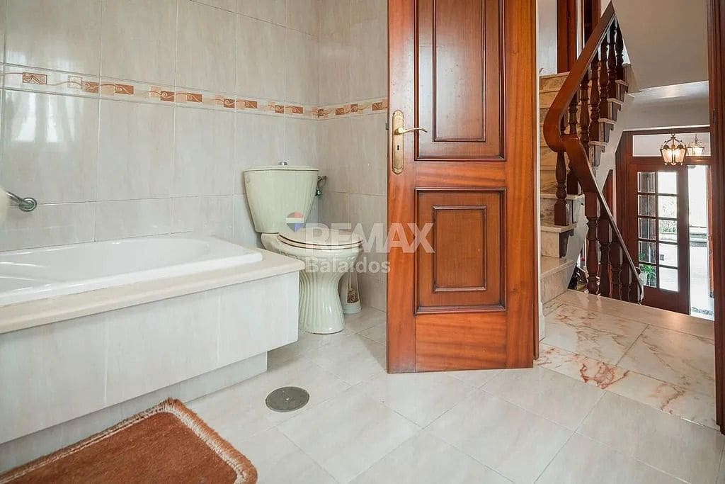 7 bedroom Finca/Country House for sale in A Pobra do Caraminal - € 340,000 (Ref: 9726931)