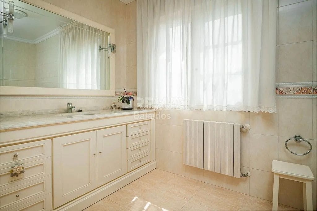 7 bedroom Finca/Country House for sale in A Pobra do Caraminal - € 340,000 (Ref: 9726931)