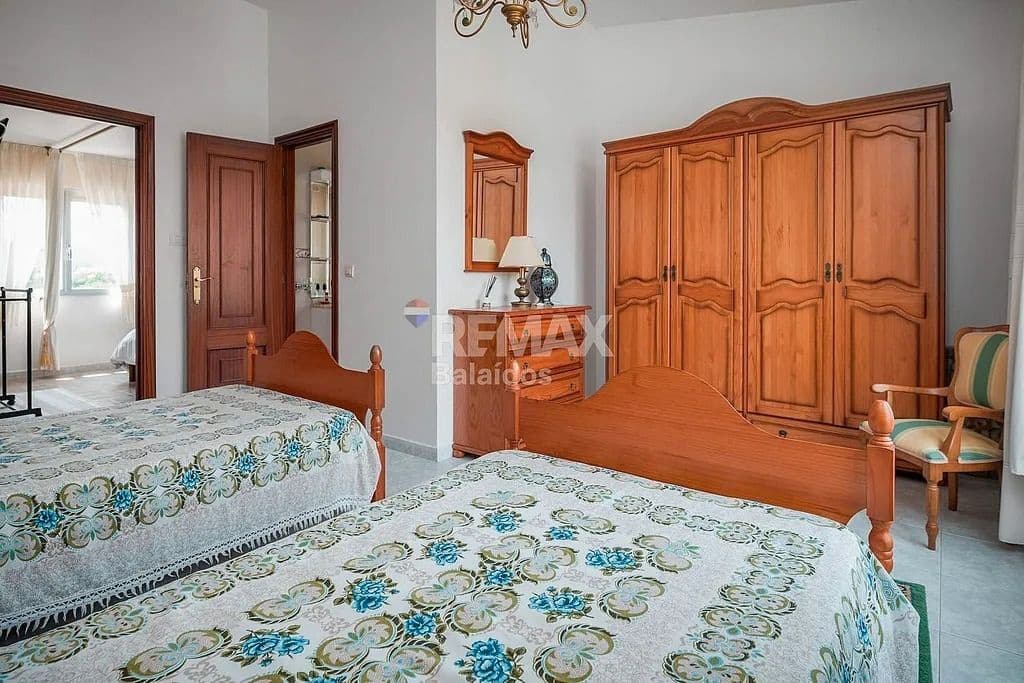 7 bedroom Finca/Country House for sale in A Pobra do Caraminal - € 340,000 (Ref: 9726931)