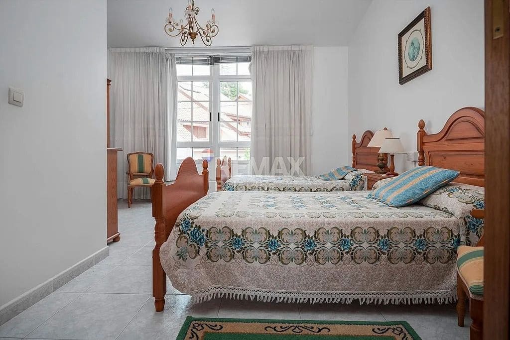 7 bedroom Finca/Country House for sale in A Pobra do Caraminal - € 340,000 (Ref: 9726931)