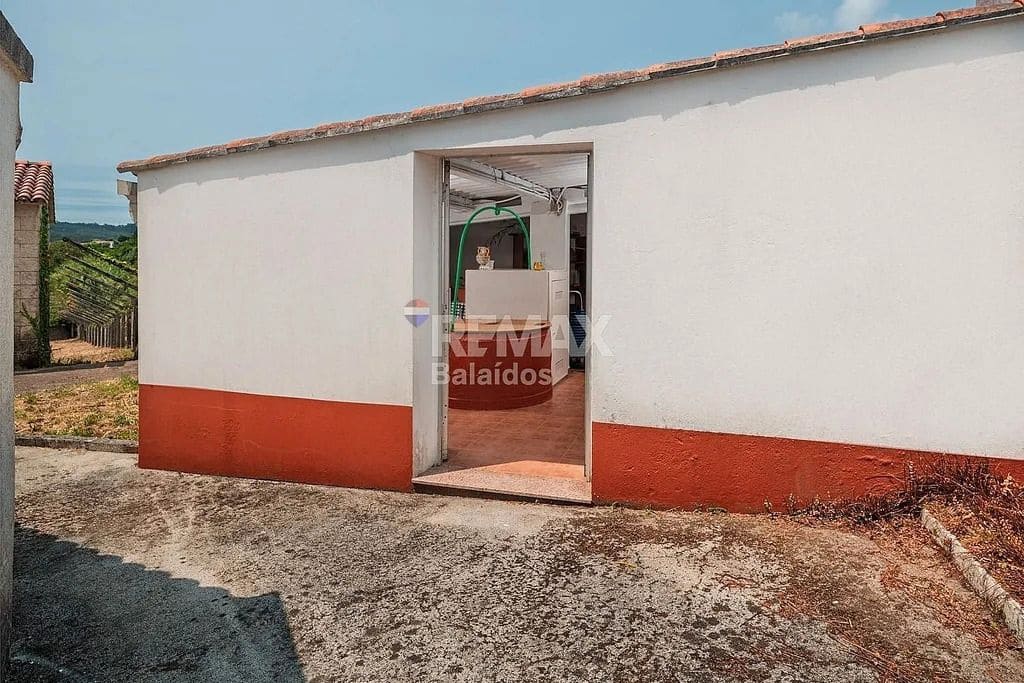 7 bedroom Finca/Country House for sale in A Pobra do Caraminal - € 340,000 (Ref: 9726931)