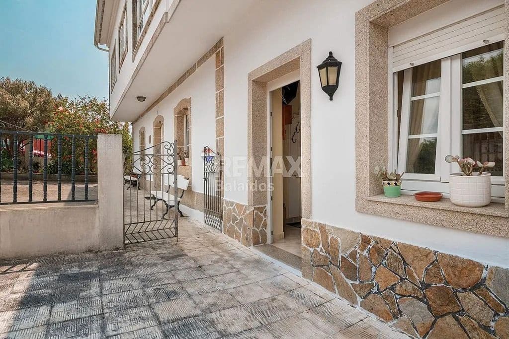 7 bedroom Finca/Country House for sale in A Pobra do Caraminal - € 340,000 (Ref: 9726931)