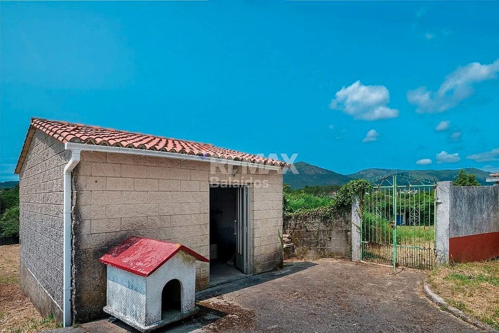 7 bedroom Finca/Country House for sale in A Pobra do Caraminal - € 340,000 (Ref: 9726931)