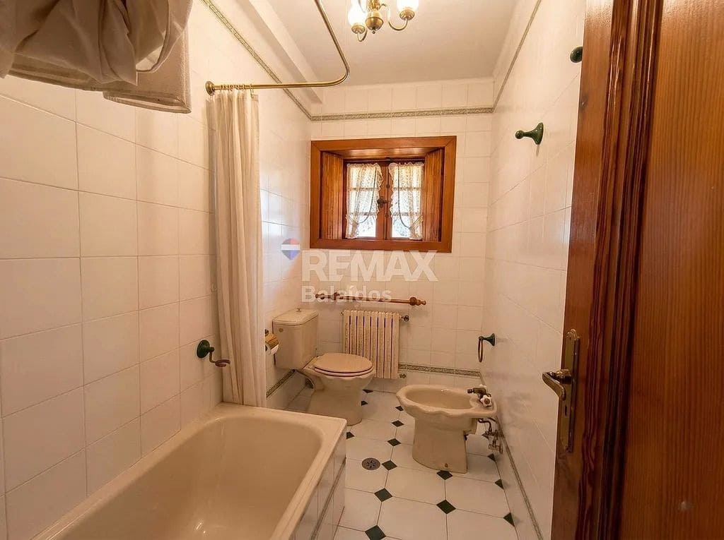 7 bedroom Finca/Country House for sale in Tui with pool garage - € 580,000 (Ref: 9727079)