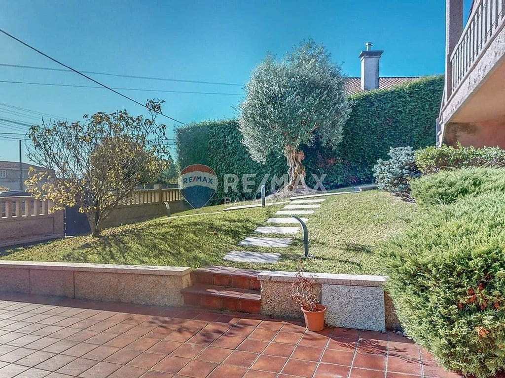 6 bedroom Villa for sale in Tui with pool garage - € 570,000 (Ref: 9727080)