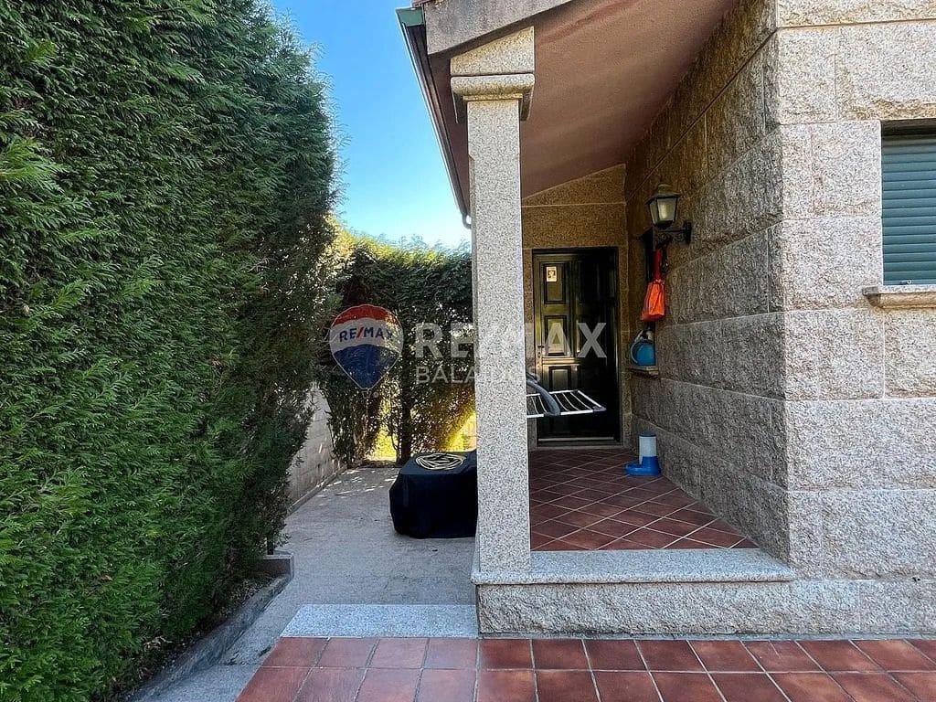 6 bedroom Villa for sale in Tui with pool garage - € 570,000 (Ref: 9727080)