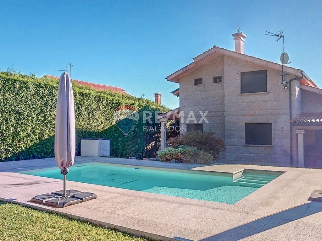 6 bedroom Villa for sale in Tui with pool garage - € 570,000 (Ref: 9727080)