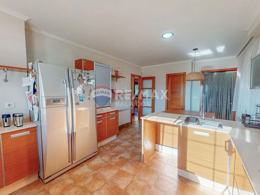 6 bedroom Villa for sale in Tui with pool garage - € 570,000 (Ref: 9727080)