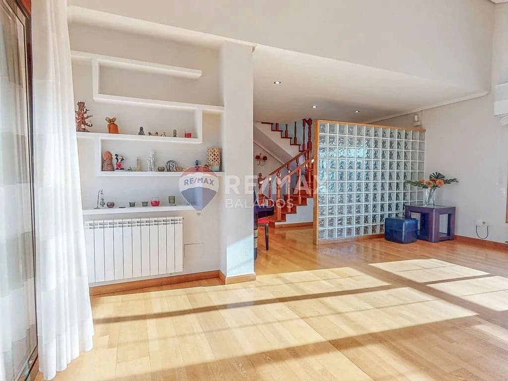 6 bedroom Villa for sale in Tui with pool garage - € 570,000 (Ref: 9727080)