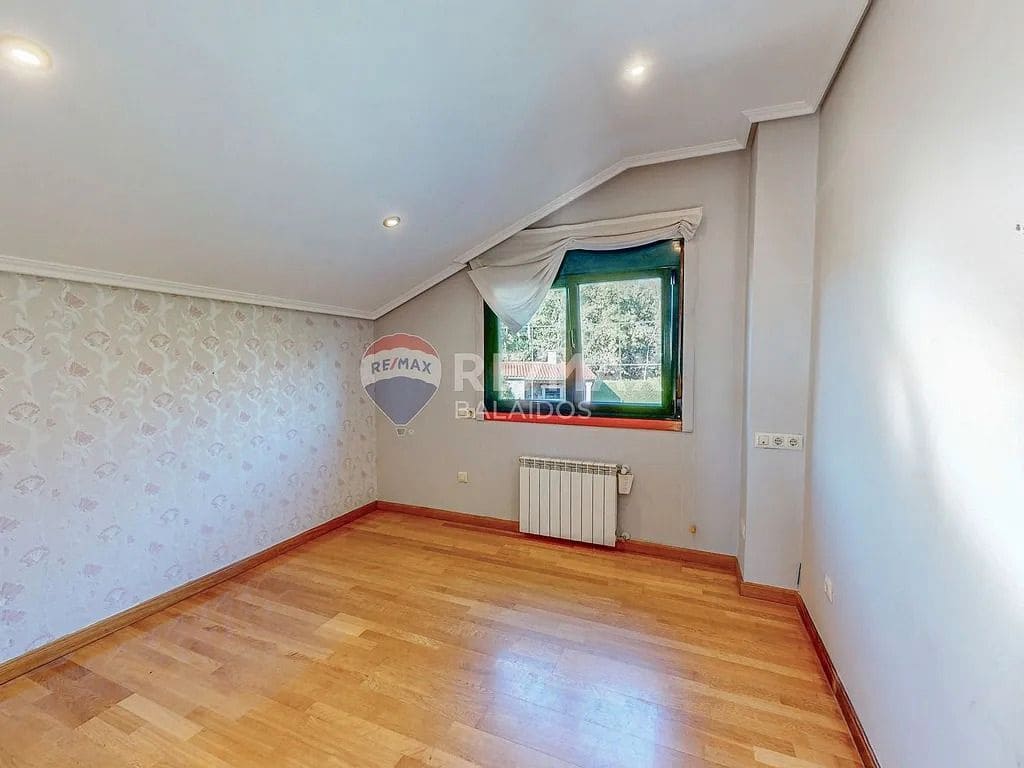 6 bedroom Villa for sale in Tui with pool garage - € 570,000 (Ref: 9727080)