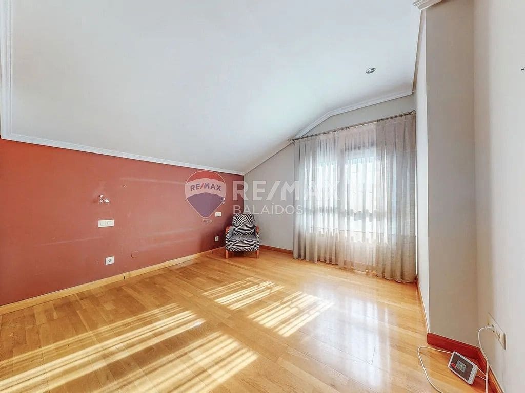 6 bedroom Villa for sale in Tui with pool garage - € 570,000 (Ref: 9727080)