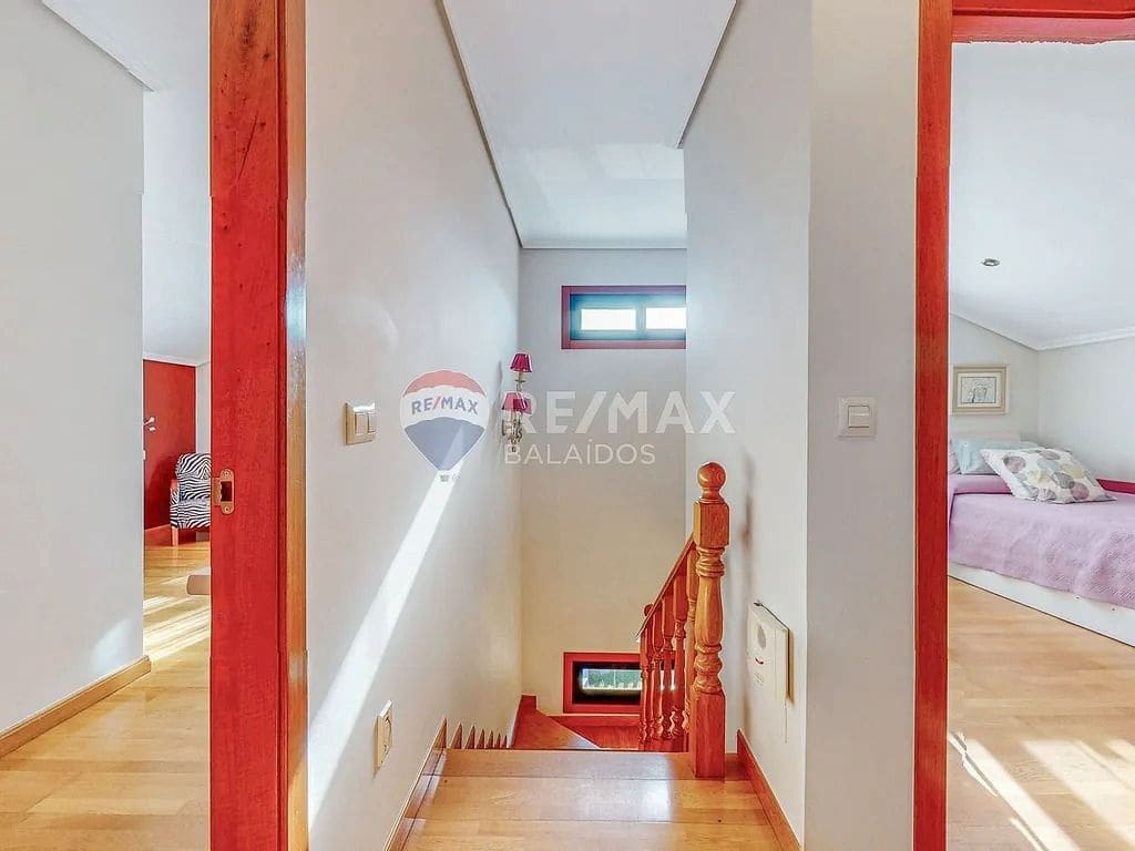 6 bedroom Villa for sale in Tui with pool garage - € 570,000 (Ref: 9727080)