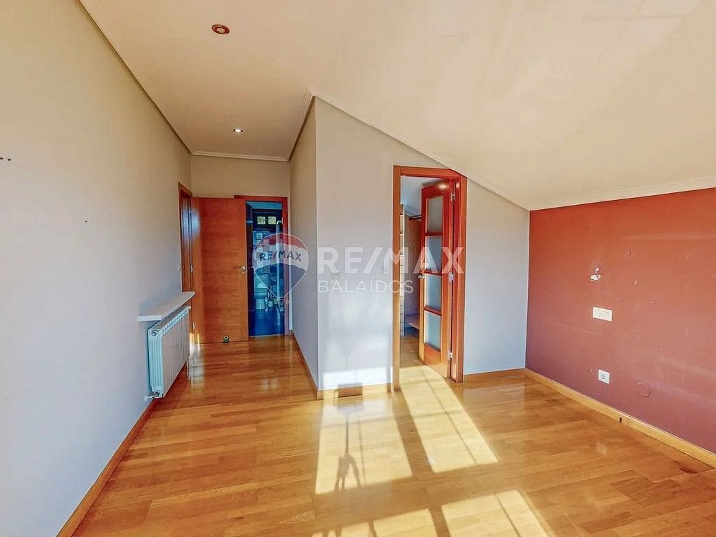 6 bedroom Villa for sale in Tui with pool garage - € 570,000 (Ref: 9727080)