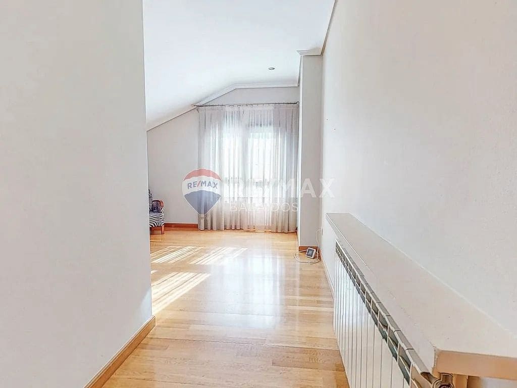 6 bedroom Villa for sale in Tui with pool garage - € 570,000 (Ref: 9727080)