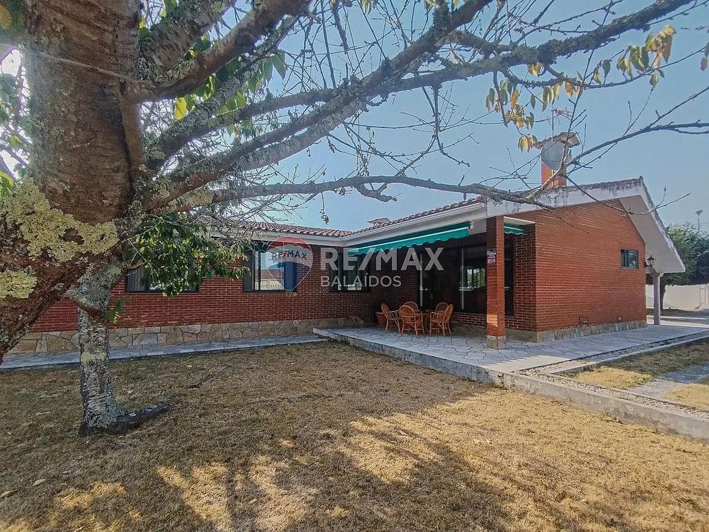 6 bedroom Finca/Country House for sale in Tomino with pool garage - € 348,000 (Ref: 9727081)