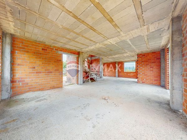 4 bedroom Villa for sale in Vilaboa - € 175,000 (Ref: 9727082)