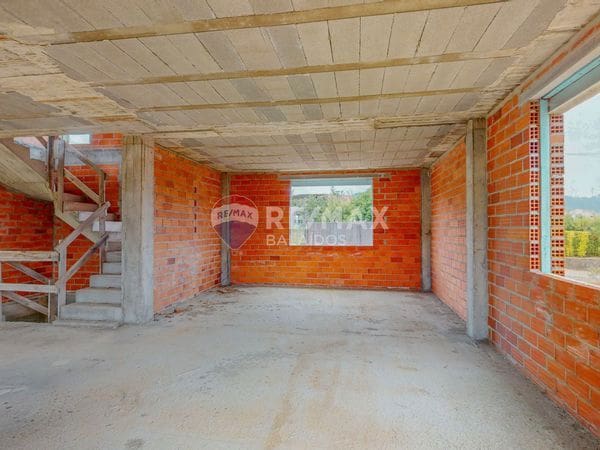 4 bedroom Villa for sale in Vilaboa - € 175,000 (Ref: 9727082)