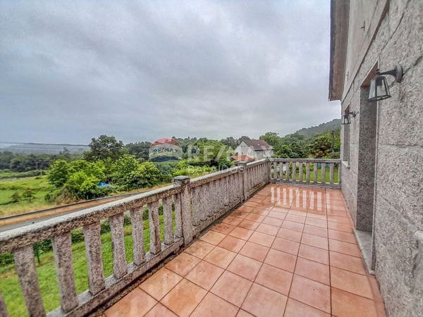 6 Zimmer Villa zu verkaufen in Ponteareas mit Garage - 280.000 € (Ref: 9727083)