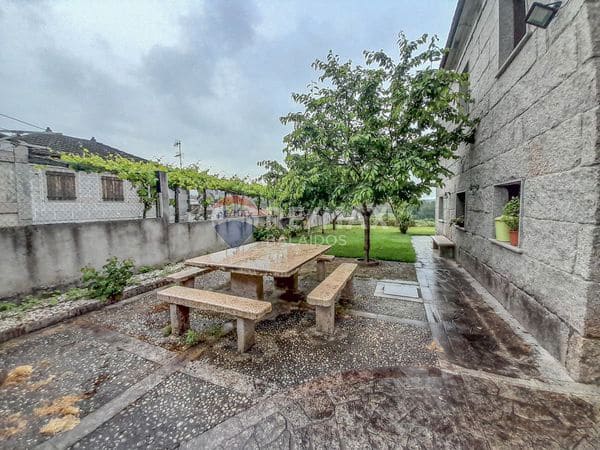 6 Zimmer Villa zu verkaufen in Ponteareas mit Garage - 280.000 € (Ref: 9727083)