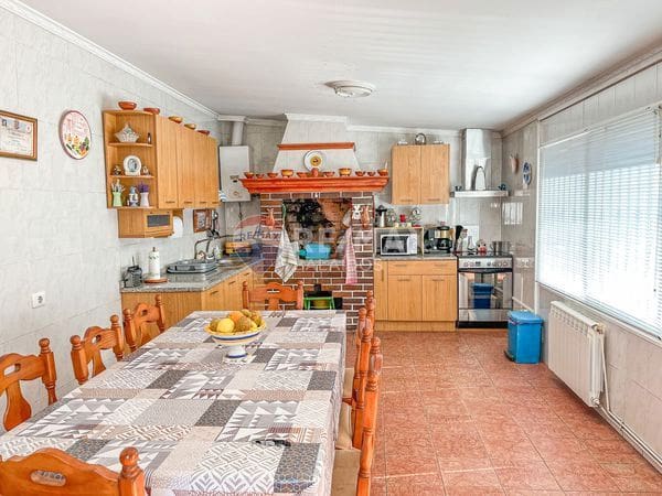 4 bedroom Finca/Country House for sale in Ponteareas with garage - € 270,000 (Ref: 9727084)