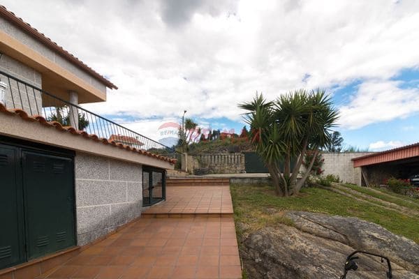 5 bedroom Finca/Country House for sale in As Neves with pool garage - € 295,000 (Ref: 9727087)