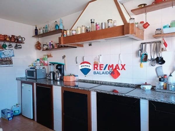 10 bedroom Hotel for sale in Moana with garage - € 580,000 (Ref: 9727525)