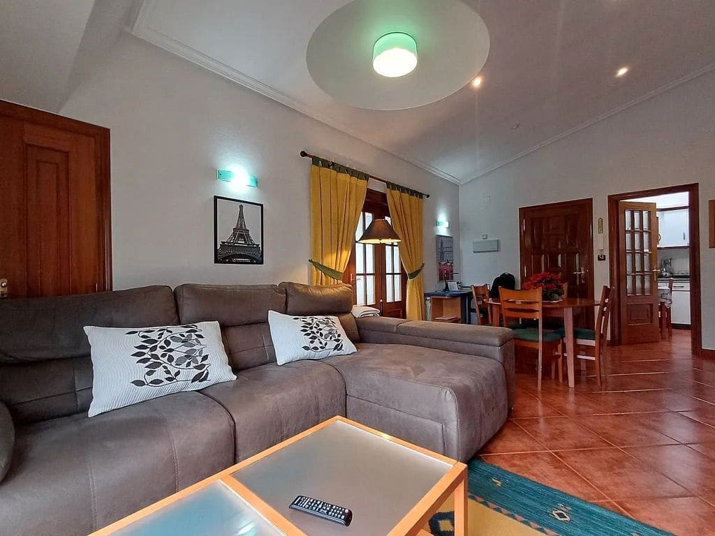 2 bedroom Apartment for sale in A Caniza - € 99,000 (Ref: 9730683)