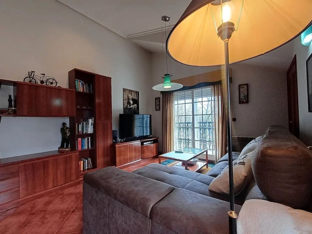 2 bedroom Apartment for sale in A Caniza - € 99,000 (Ref: 9730683)