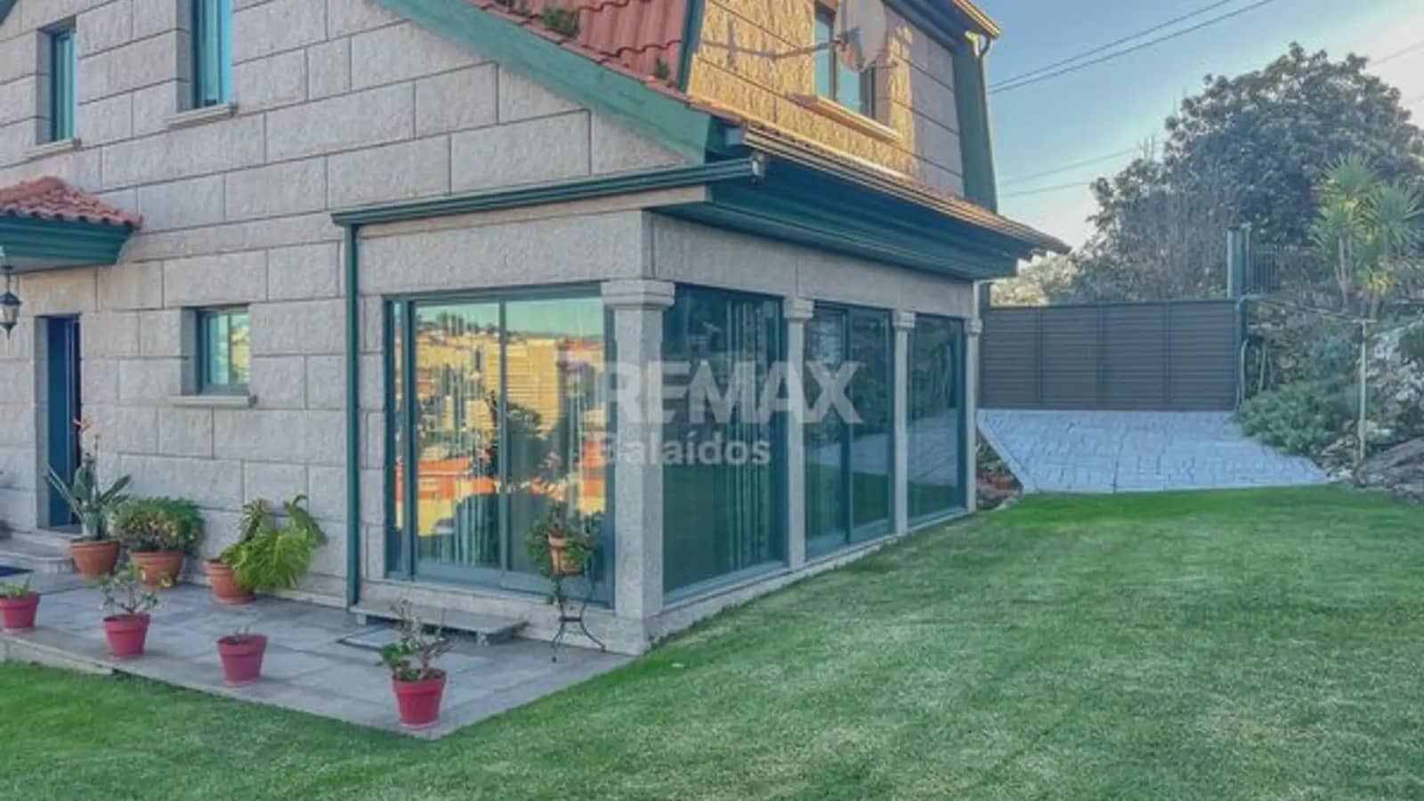 4 bedroom Villa for sale in Vigo with garage - € 570,000 (Ref: 9733904)