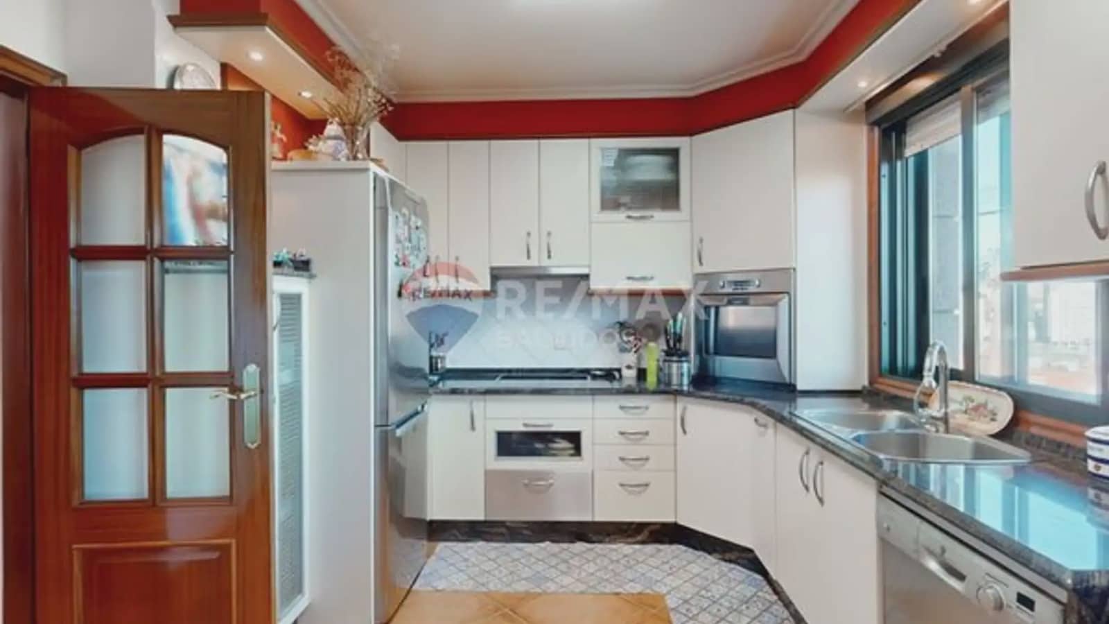 4 bedroom Villa for sale in Vigo with garage - € 570,000 (Ref: 9733904)