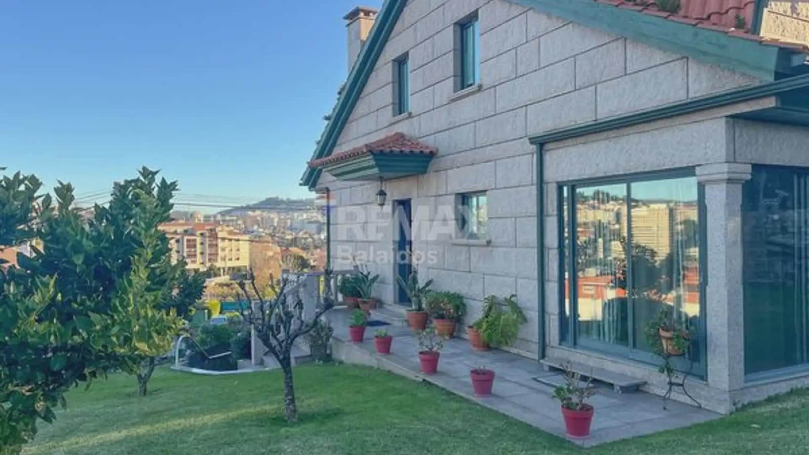 4 bedroom Villa for sale in Vigo with garage - € 570,000 (Ref: 9733904)