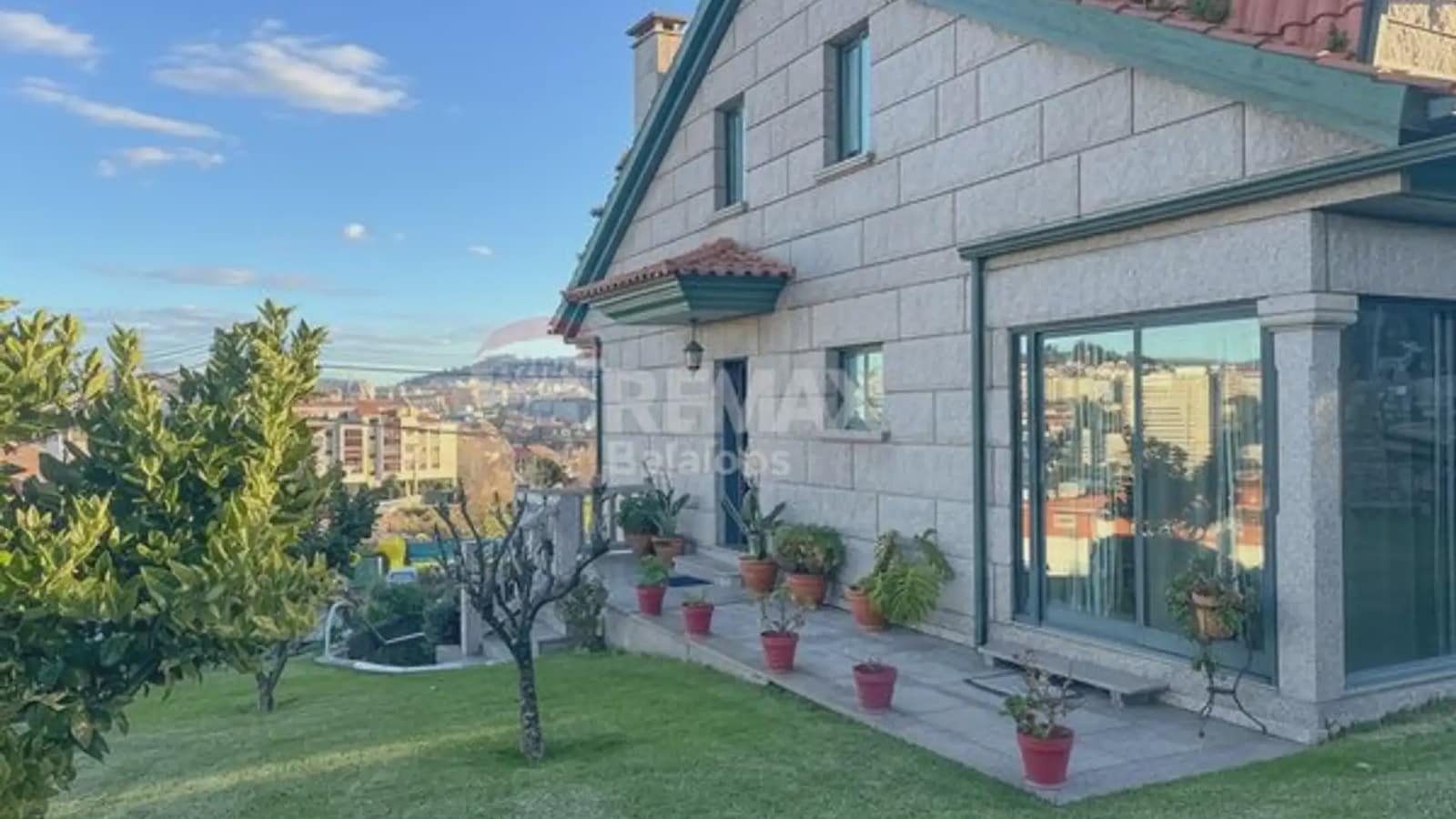 4 bedroom Villa for sale in Vigo with garage - € 570,000 (Ref: 9733904)