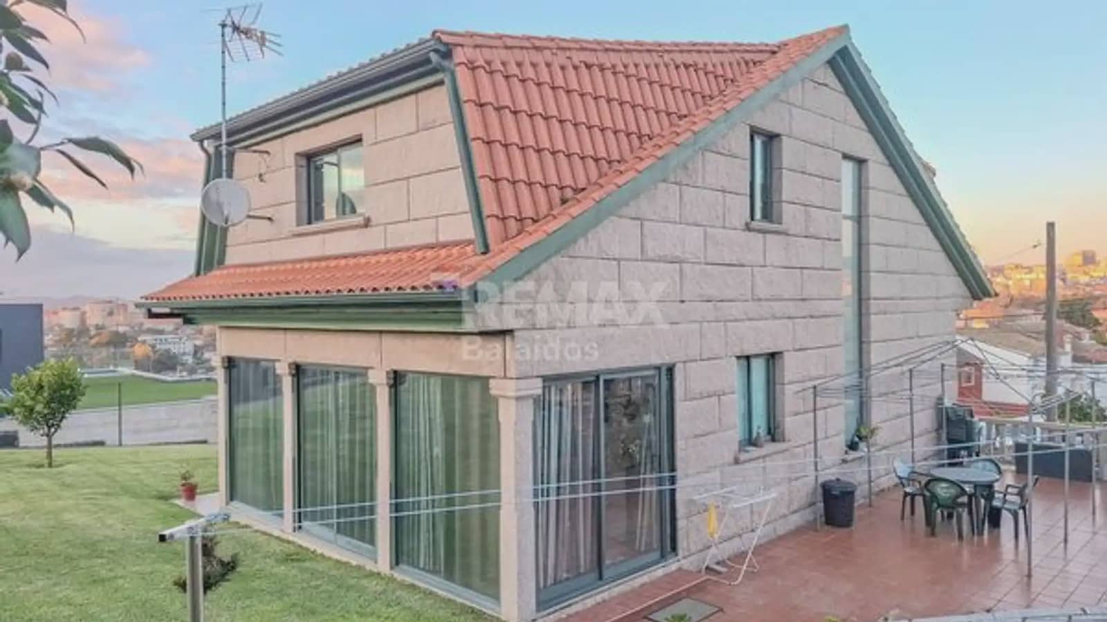 4 bedroom Villa for sale in Vigo with garage - € 570,000 (Ref: 9733904)