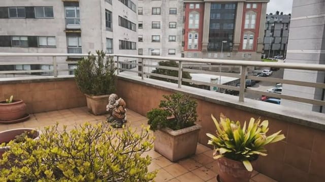 Piso de 3 habitaciones en Vigo en venta con garaje - 360.000 € (Ref: 9745835)
