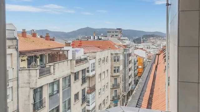 Piso de 4 habitaciones en Vigo en venta con garaje - 390.000 € (Ref: 9745836)