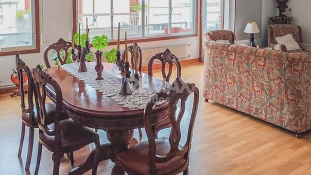 Piso de 4 habitaciones en Vigo en venta con garaje - 390.000 € (Ref: 9745836)