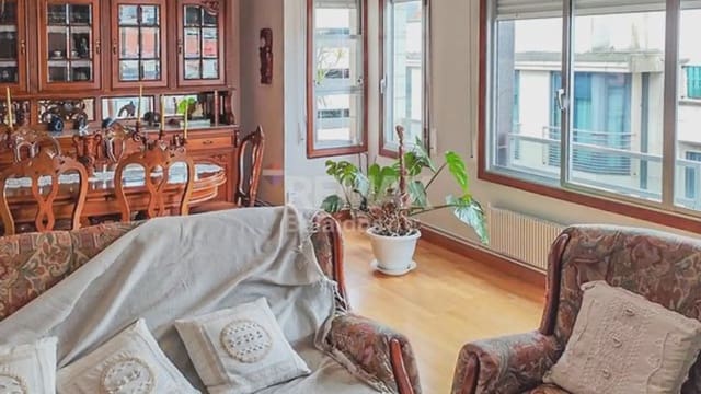 Piso de 4 habitaciones en Vigo en venta con garaje - 390.000 € (Ref: 9745836)