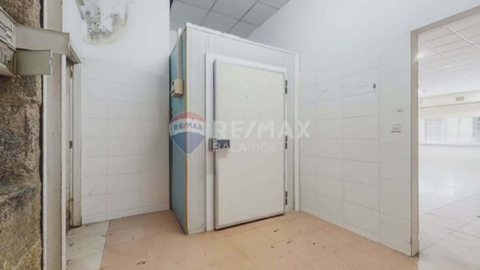 Commercial for sale in Vigo - € 590,000 (Ref: 9745837)