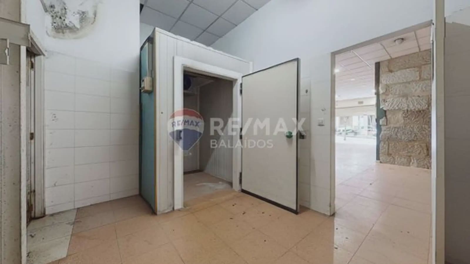 Commercial for sale in Vigo - € 590,000 (Ref: 9745837)